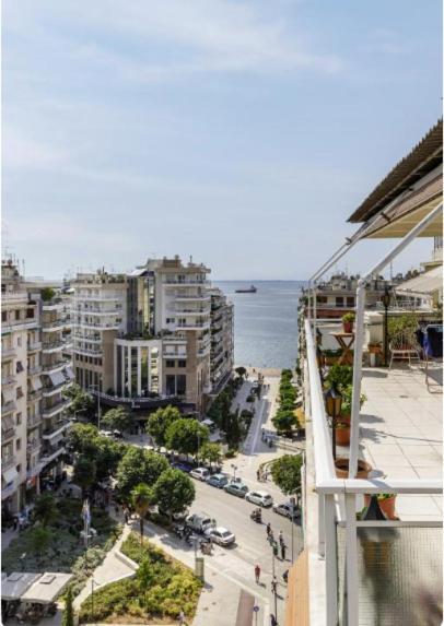 Central Luxury Apartment Thessaloniki Buitenkant foto